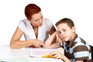 Konzentration bei Kindern während der Hausaufgaben